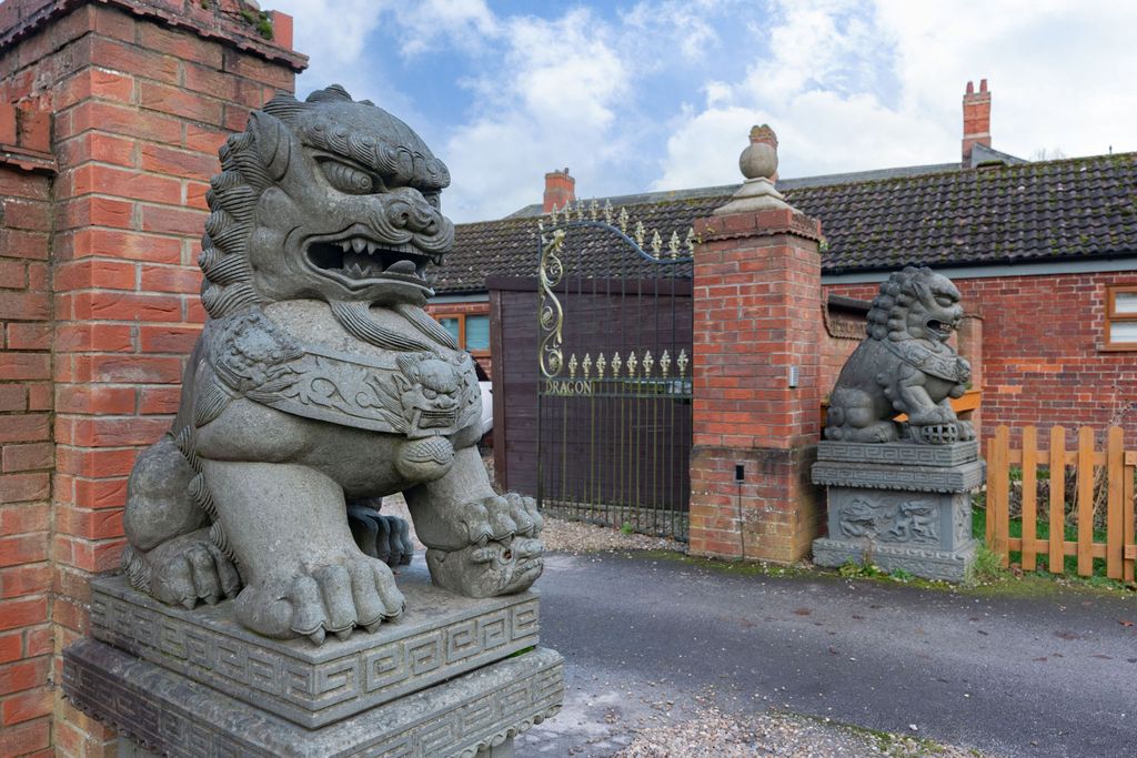 Property photo 3 of 28