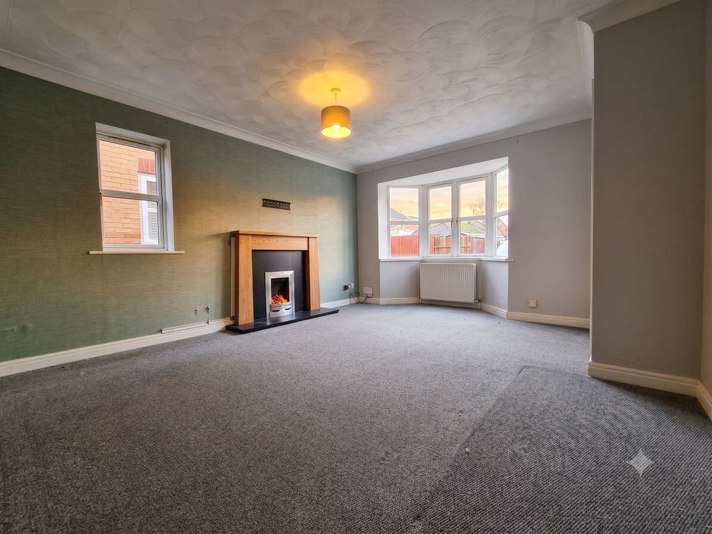 Property photo 2 of 12 Lounge