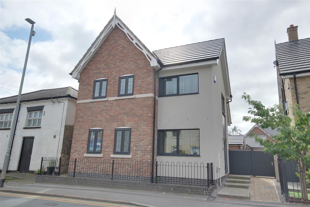 Property photo 1 of 16 Wilson Street - Front