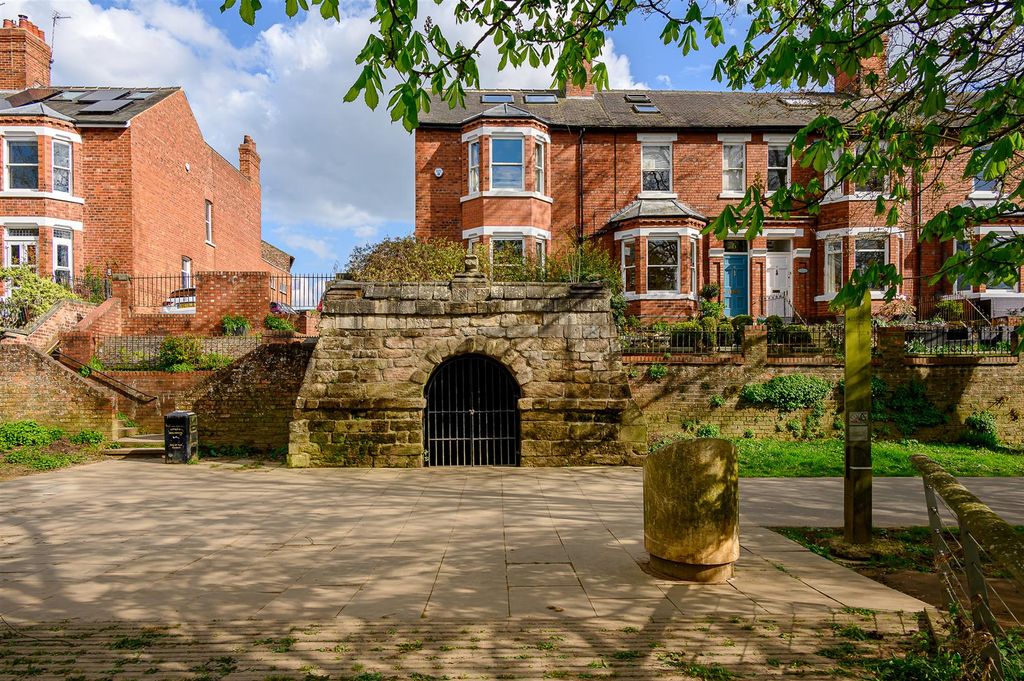 Property photo 1 of 30 External