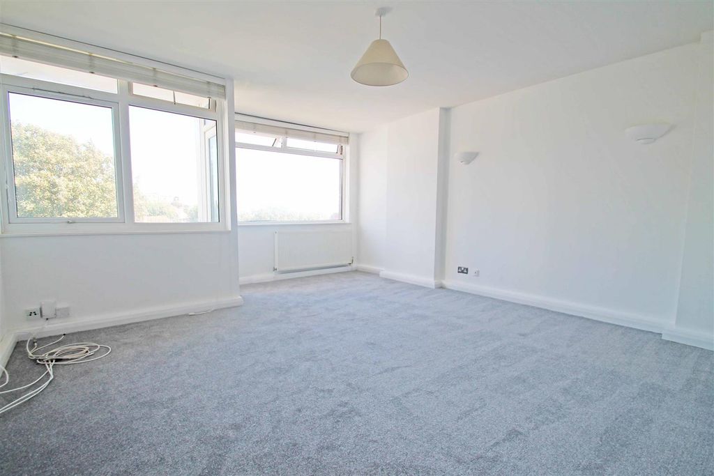 Property photo 3 of 10 Living/Dining Room