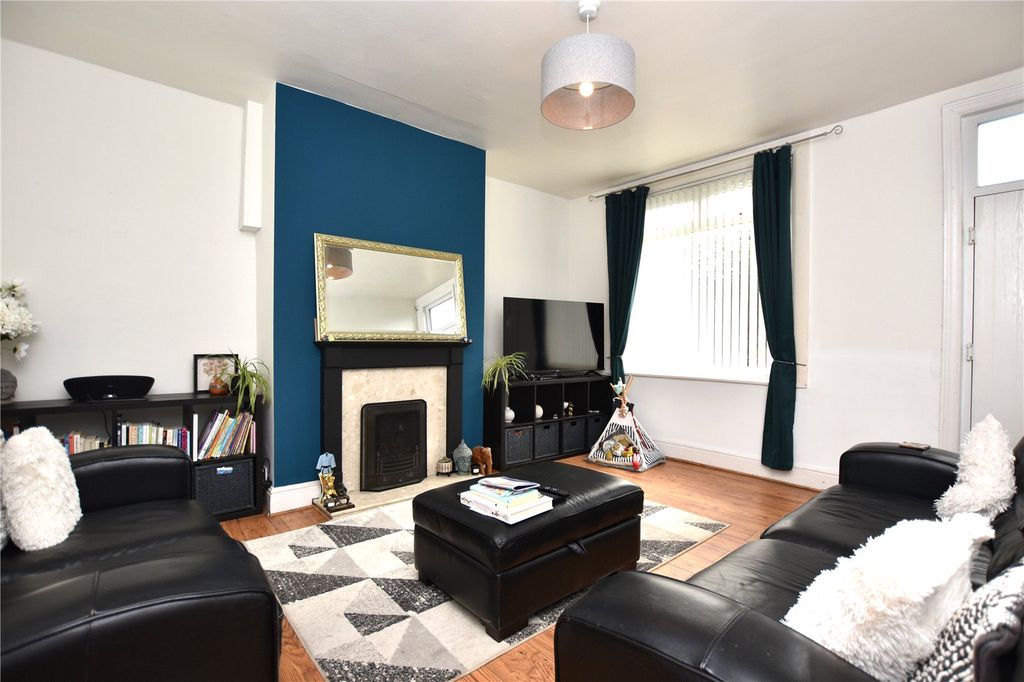 Property photo 2 of 14 Picture No. 17