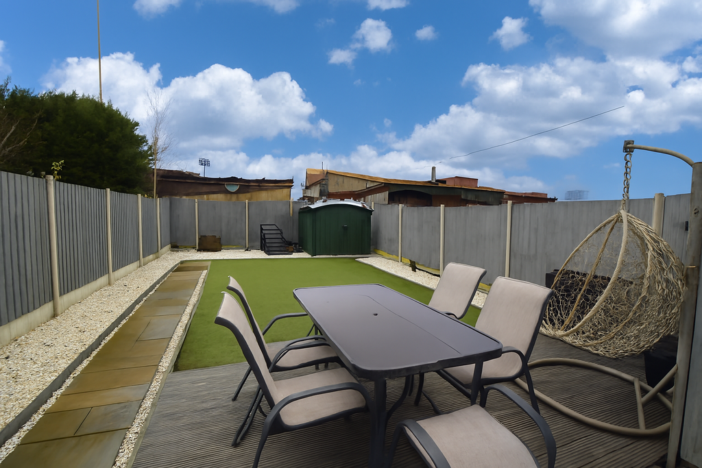 Property photo 2 of 12 Garden