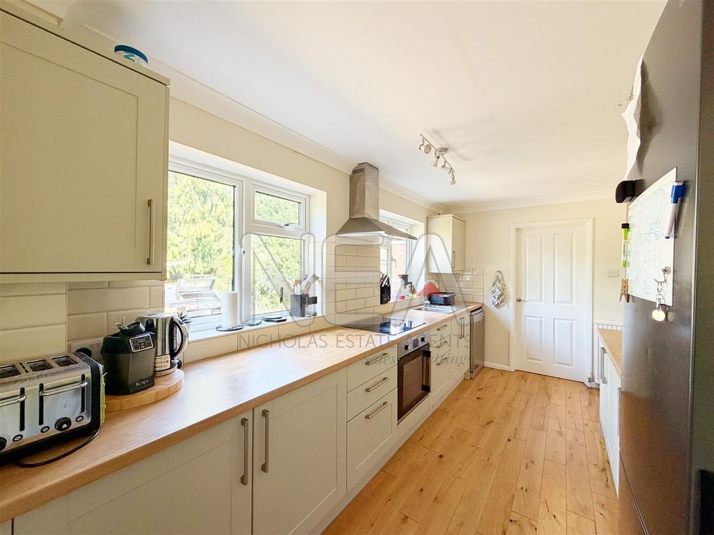 Property photo 3 of 26 Kitchen