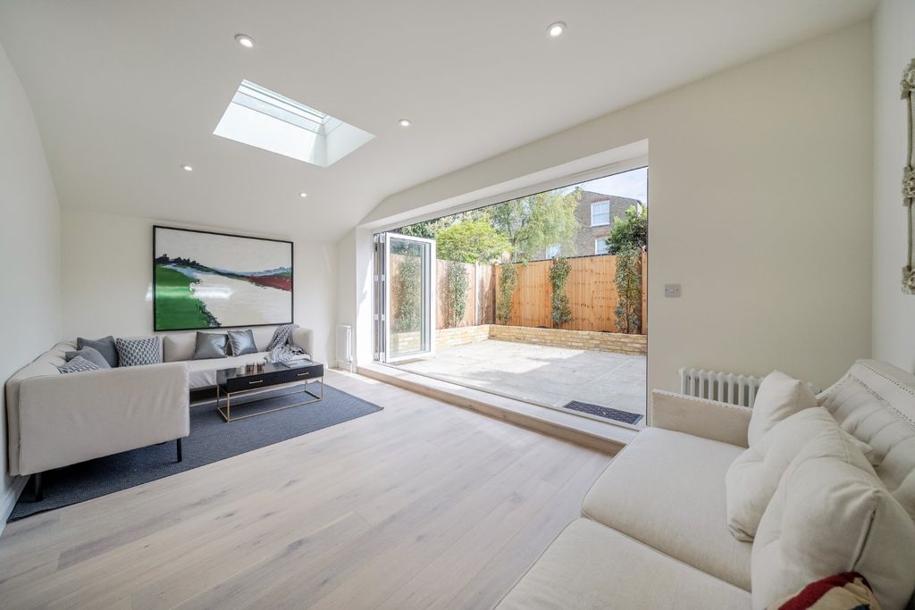 Property photo 2 of 18 Picture No. 07