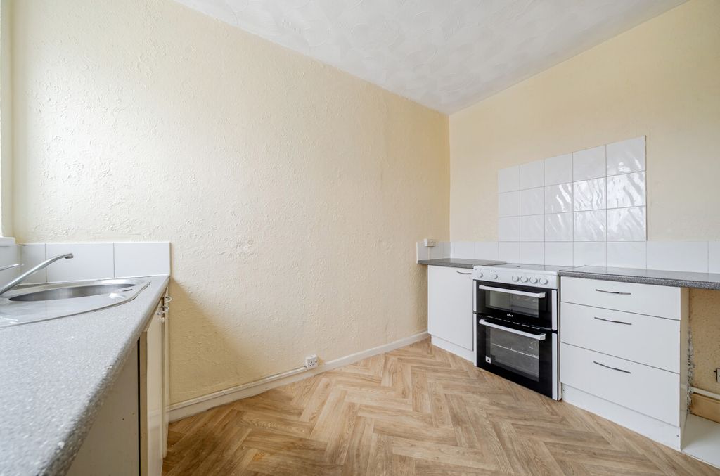 Property photo 3 of 11 1519713-6-6Aa7c0c...