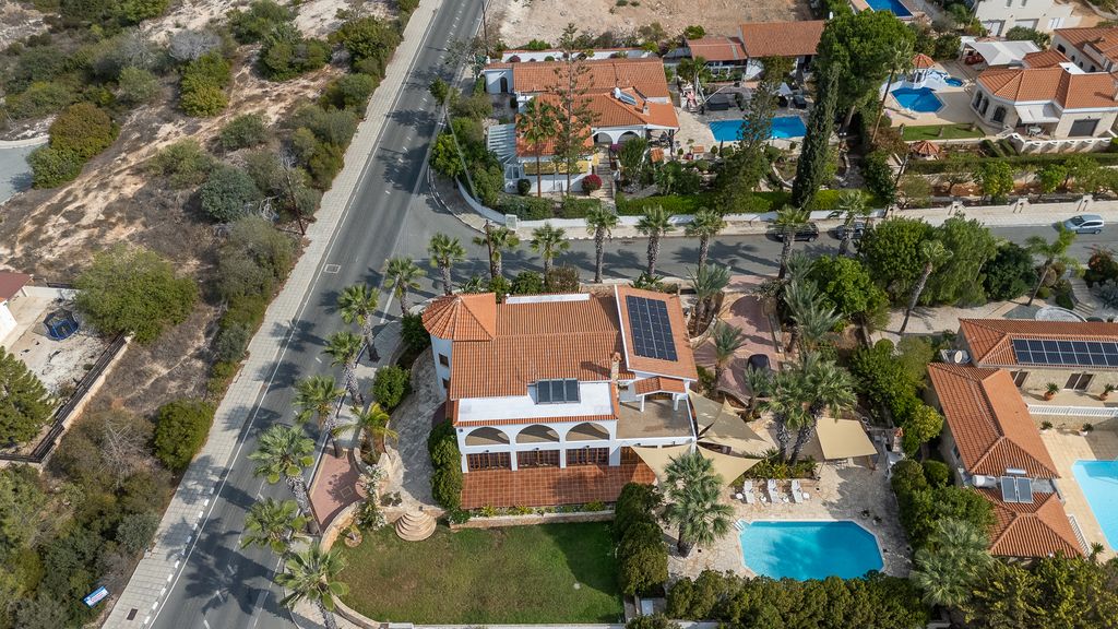 Property photo 2 of 73