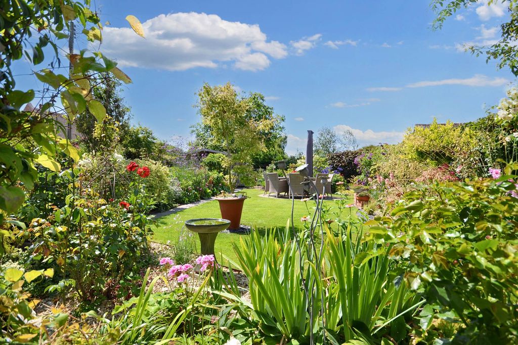 Property photo 2 of 39
