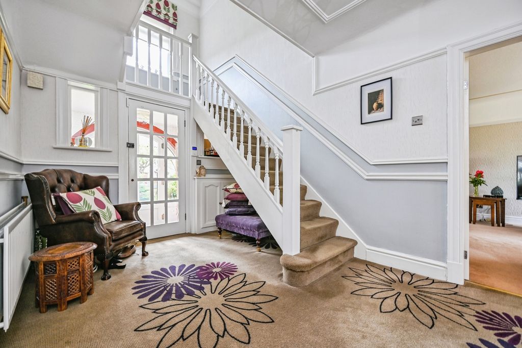 Property photo 3 of 36 Pbox-Img.Jpg