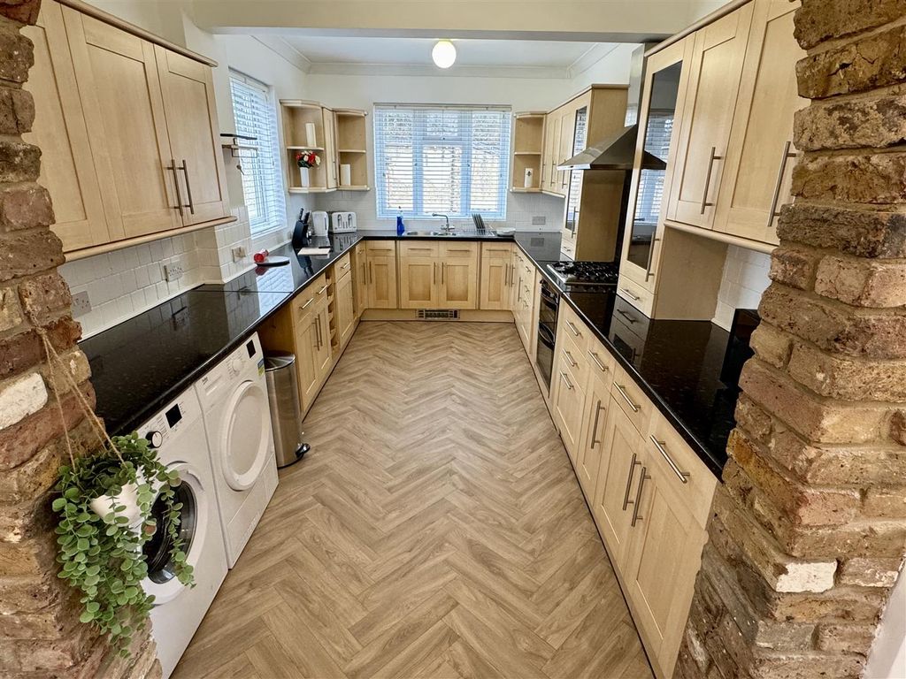 Property photo 2 of 24