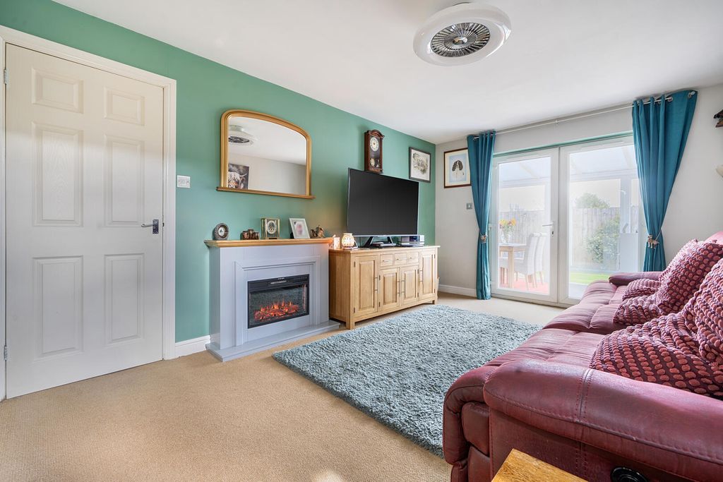 Property photo 2 of 18 Living Room