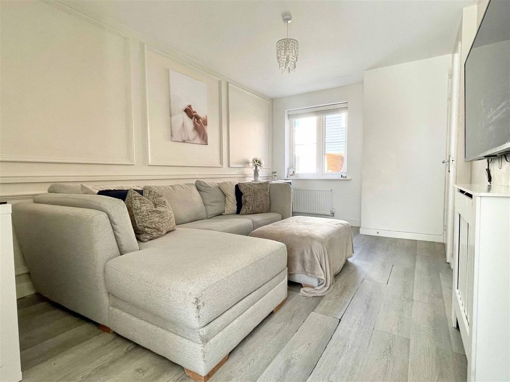 Property photo 3 of 24 l1.Jpg