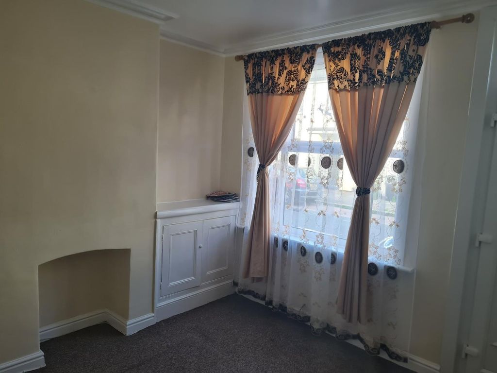 Property photo 2 of 8 Lounge