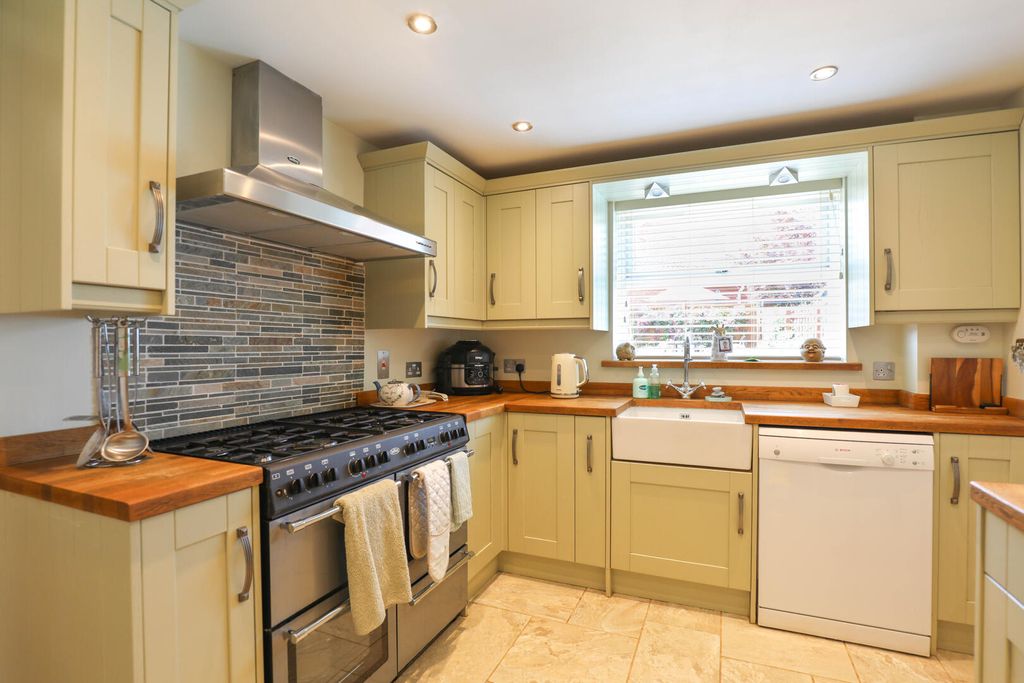 Property photo 2 of 21 Kitchen