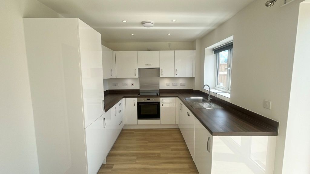 Property photo 2 of 11 Kitchen