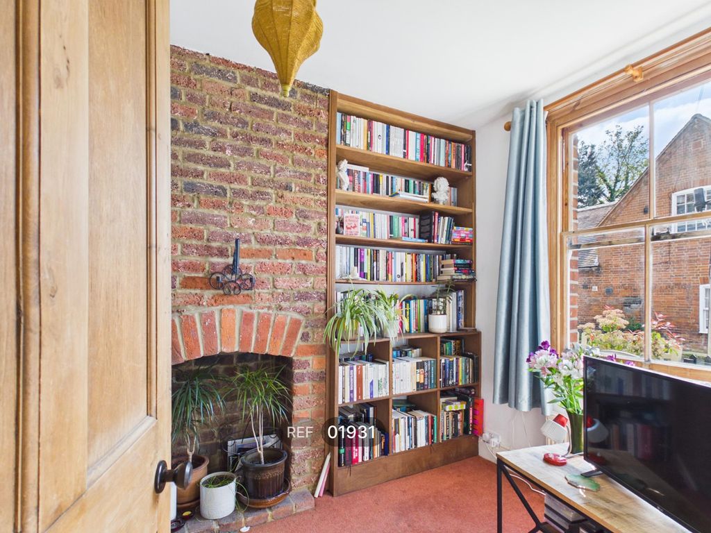 Property photo 2 of 10 Snug