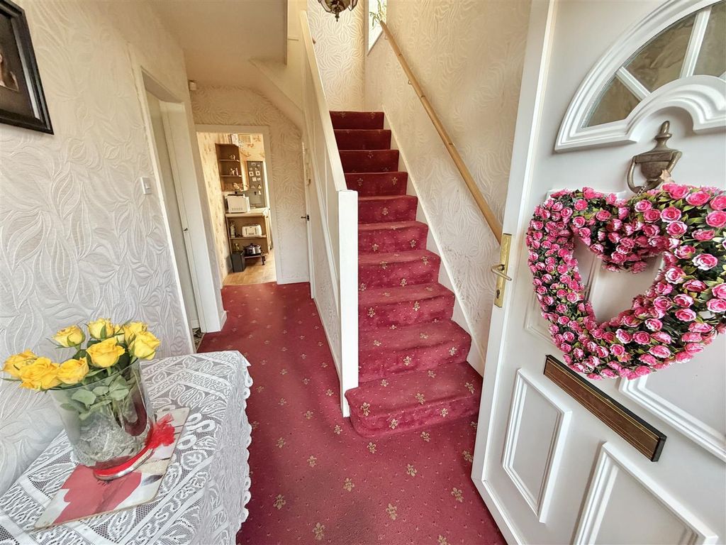 Property photo 2 of 25 Entrance Hall