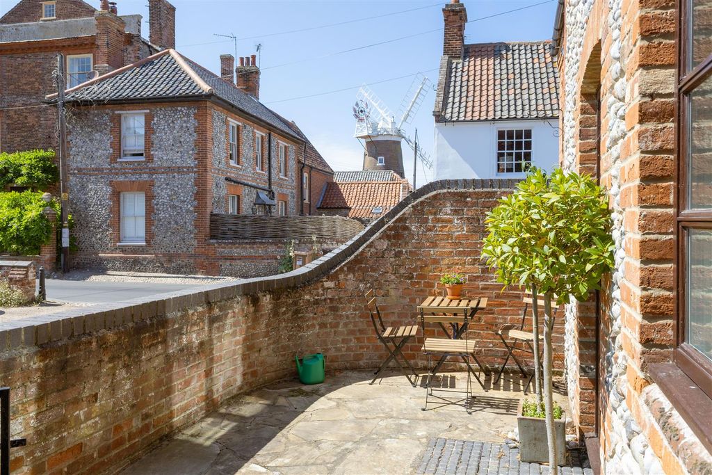 Property photo 1 of 11
