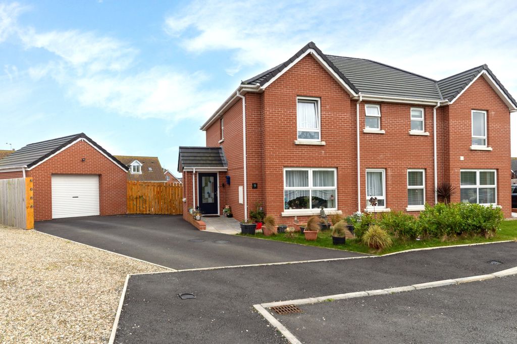 Property photo 1 of 32 004