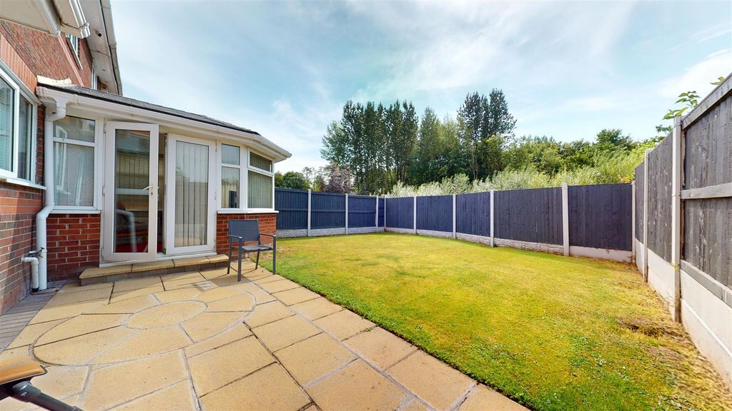 Property photo 2 of 20 Grantham Crescent Rear Garden