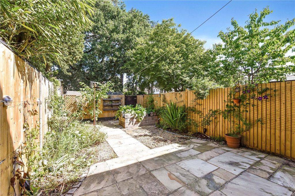Property photo 3 of 10 Garden