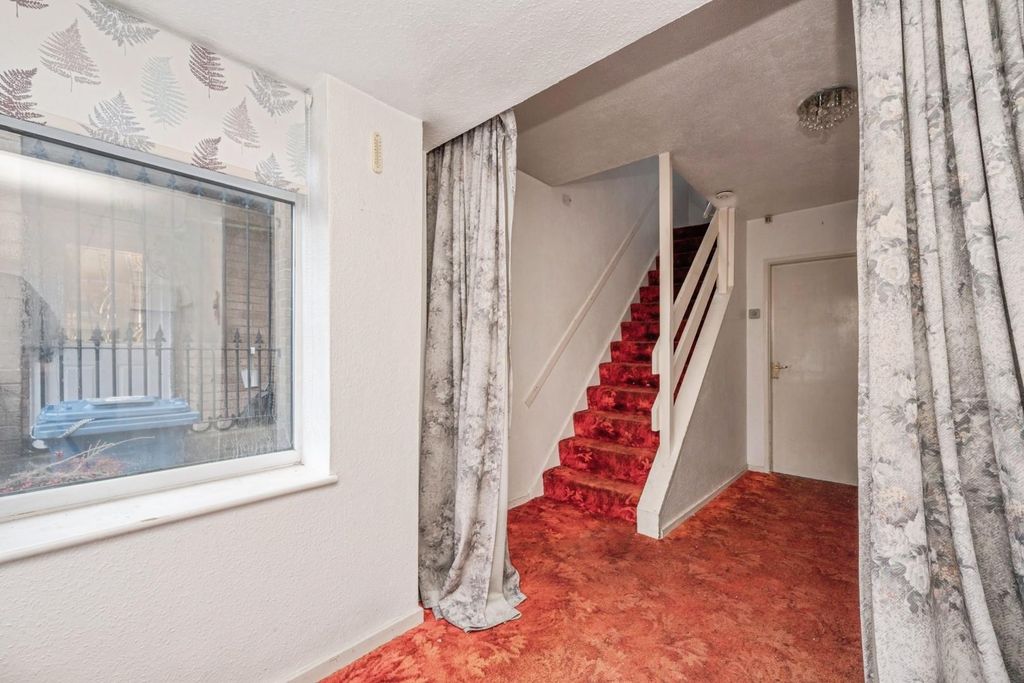 Property photo 3 of 21 13Tolmandrive-19.Jpg