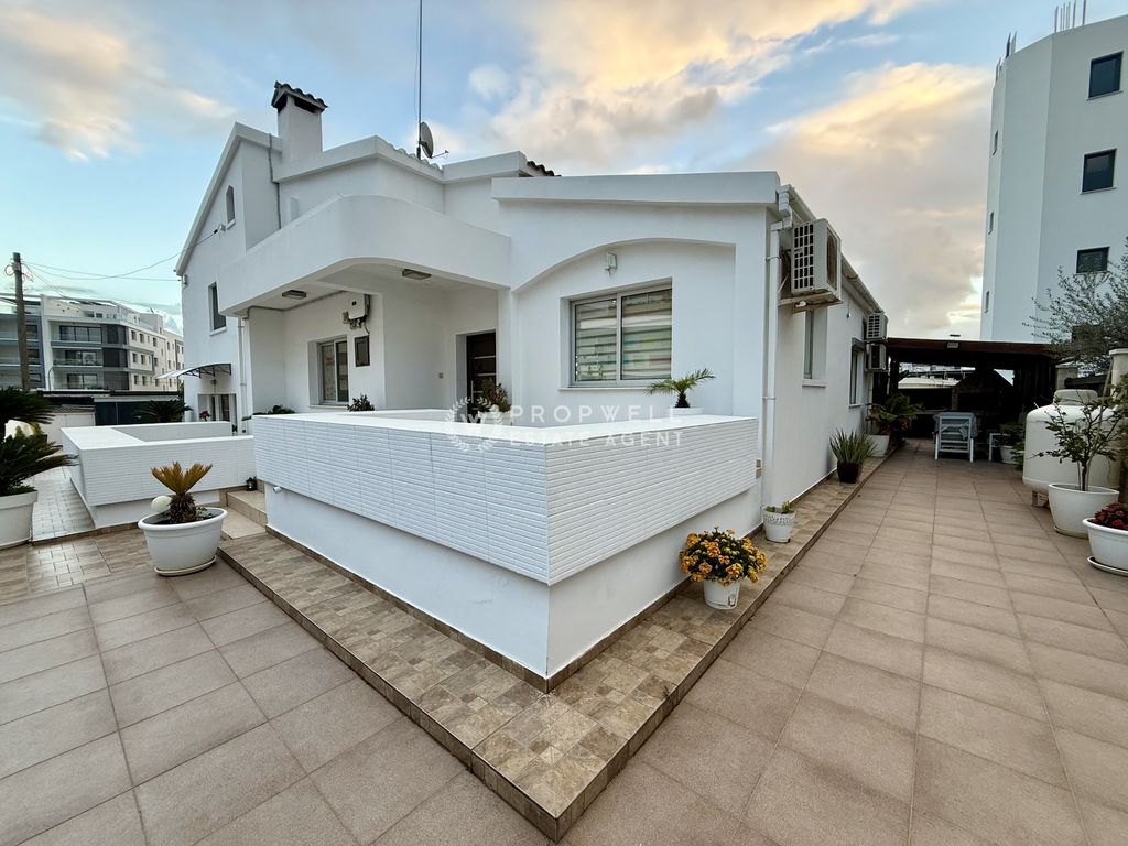 Property photo 2 of 19