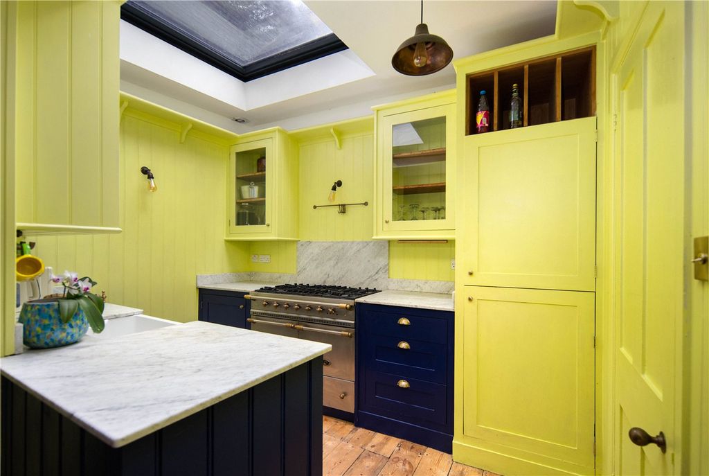 Property photo 2 of 27 Kitchen