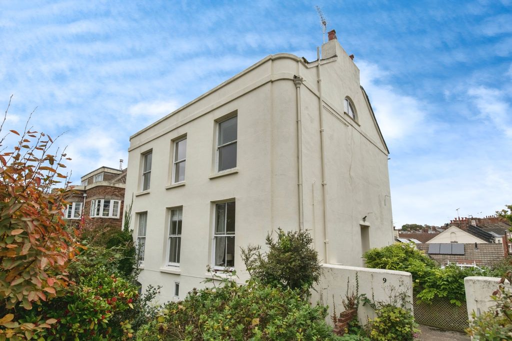 Property photo 3 of 17 Photo