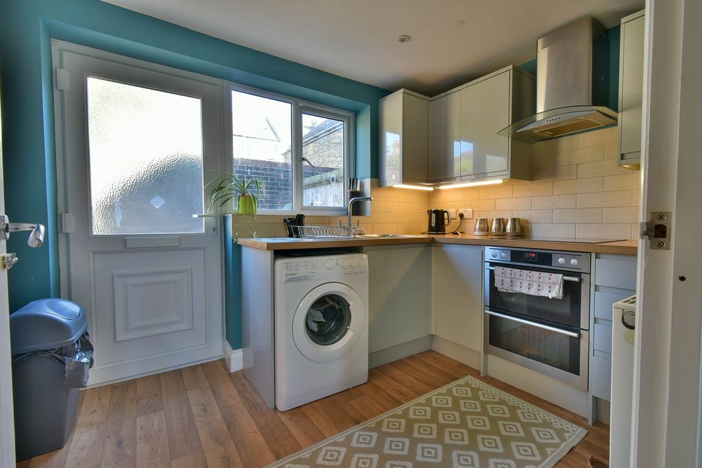 Property photo 3 of 12