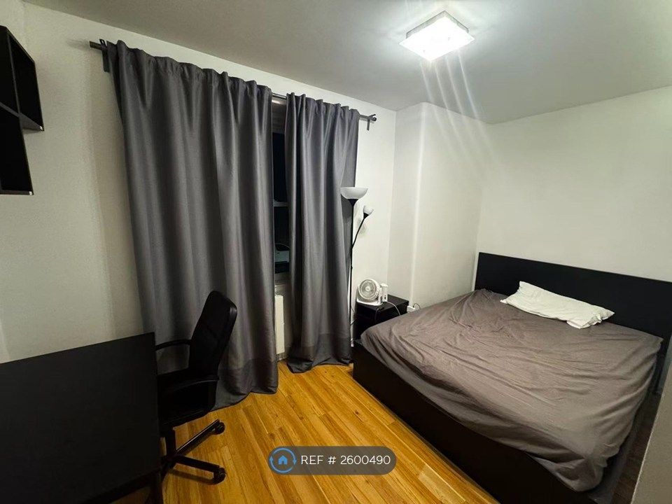 Property photo 3 of 12 Bedroom 1 - Ensuite