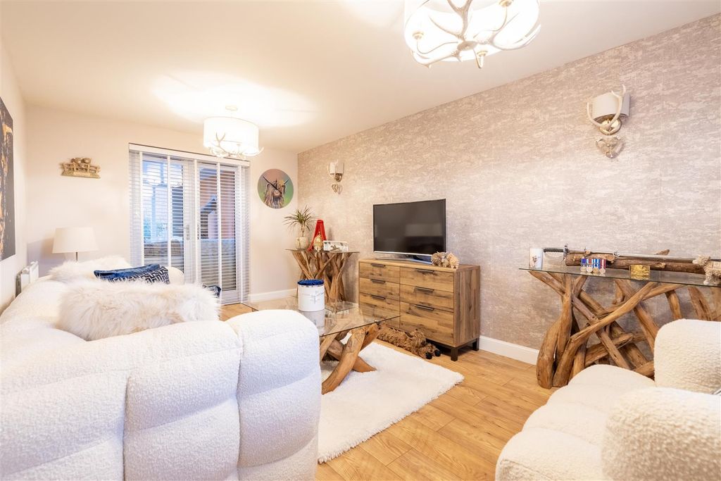 Property photo 2 of 10 Living Room