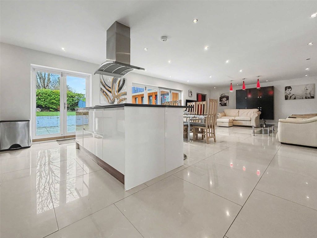 Property photo 2 of 24 Picture No. 30