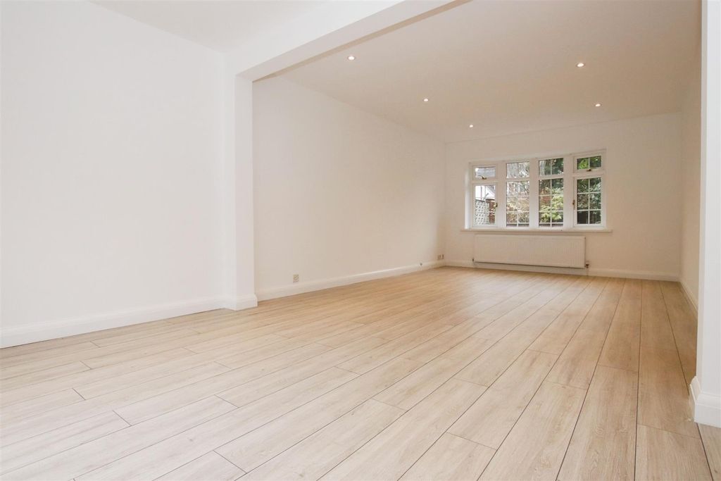 Property photo 2 of 28 Open Plan Through Lounge/Dining Room