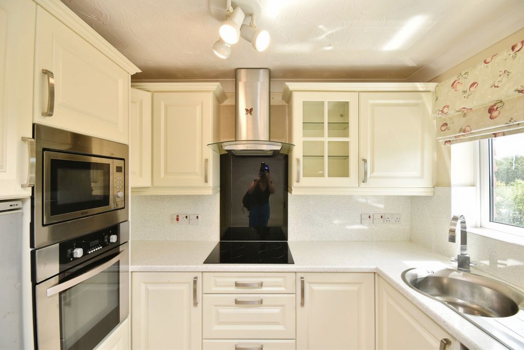 Property photo 2 of 14 Kitchen