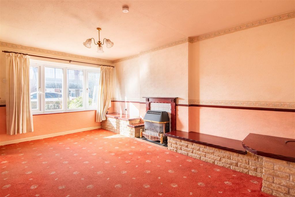 Property photo 2 of 16 Lounge