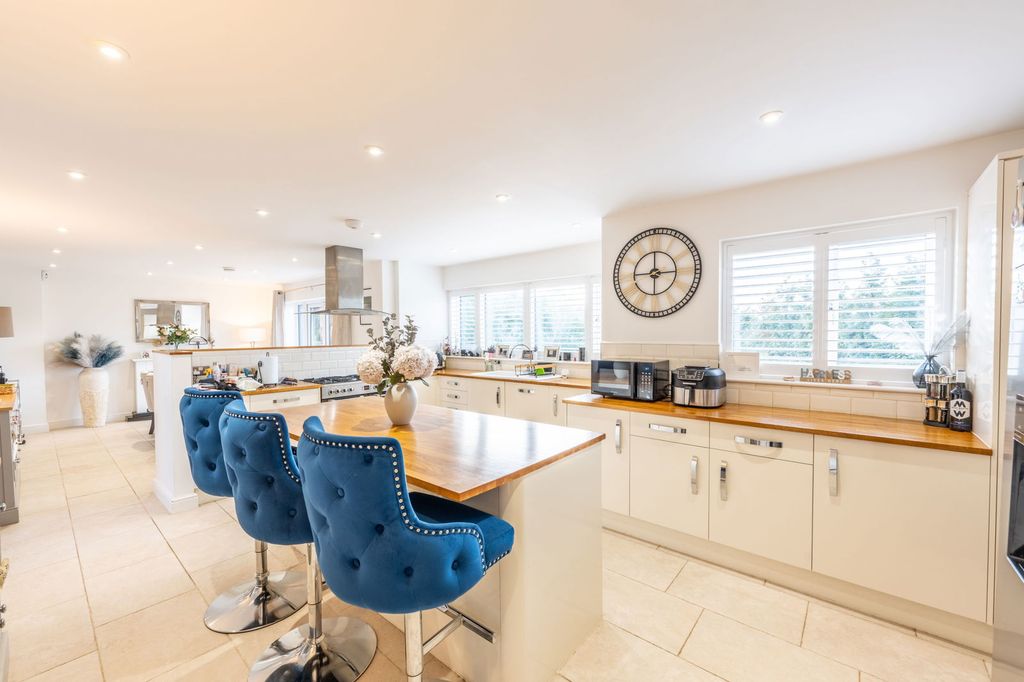 Property photo 2 of 30