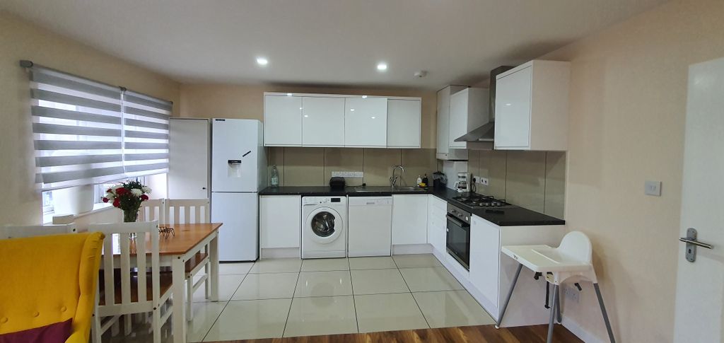 Property photo 3 of 14 Kitchen