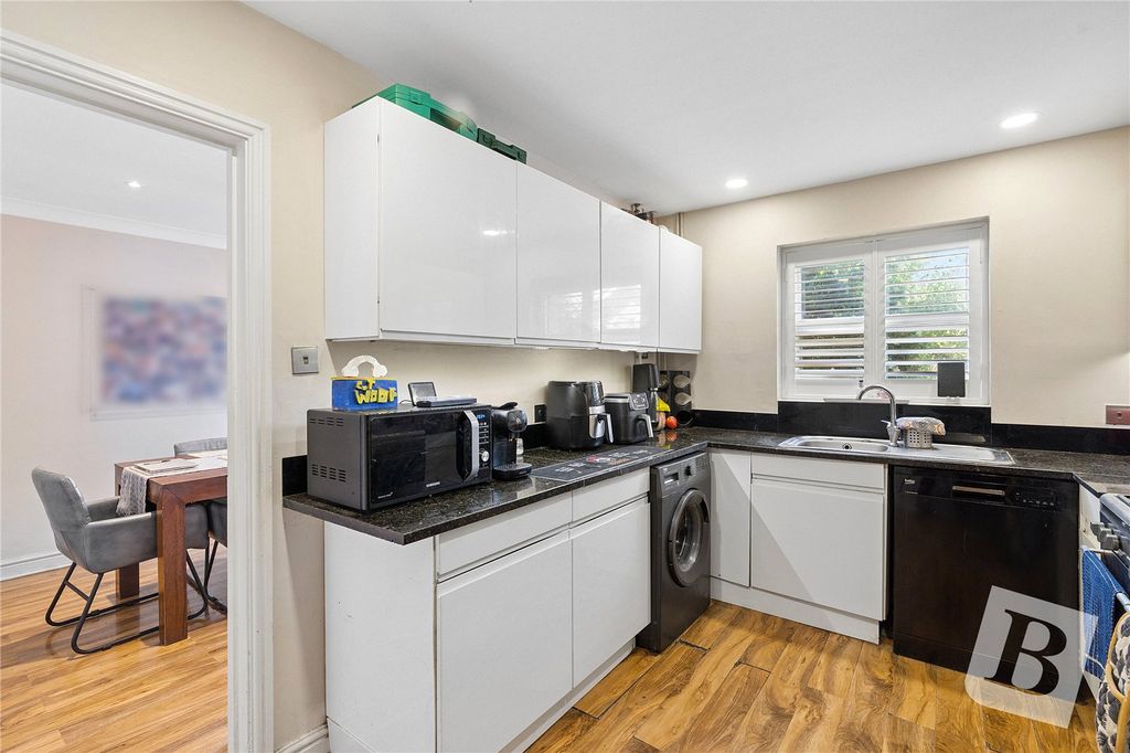 Property photo 2 of 16 Kitchen