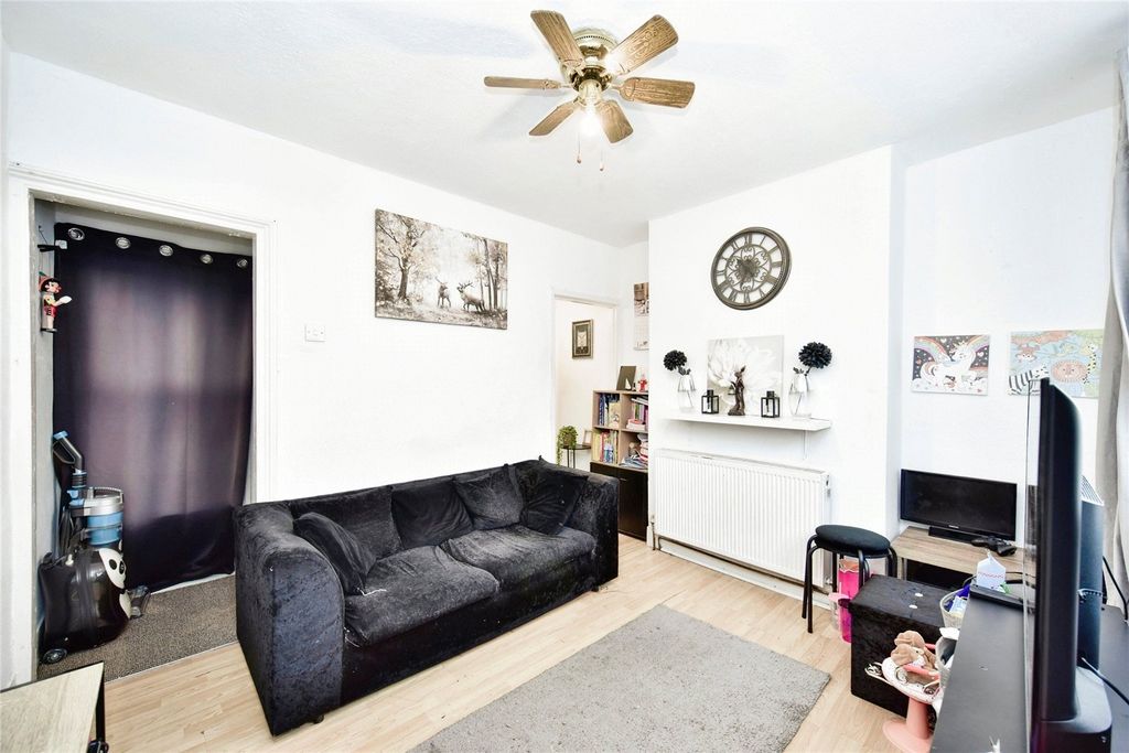 Property photo 2 of 10 Lounge