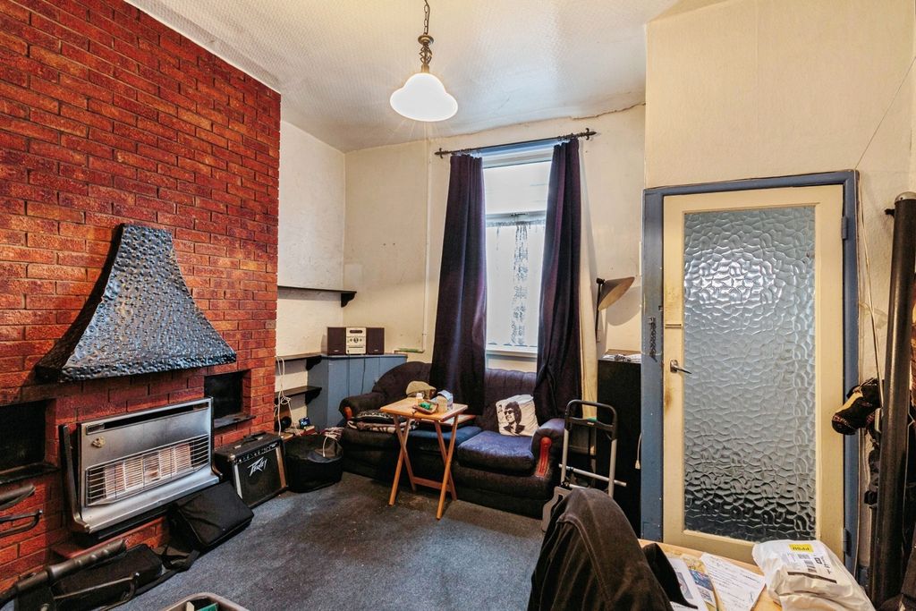 Property photo 2 of 17 Photo