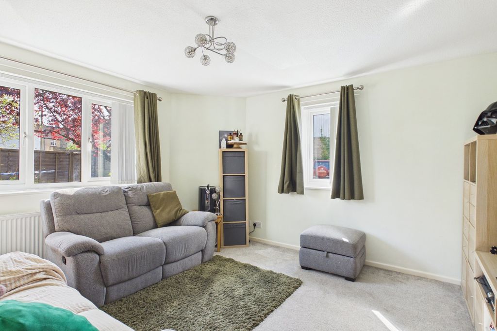 Property photo 2 of 9 Living Room