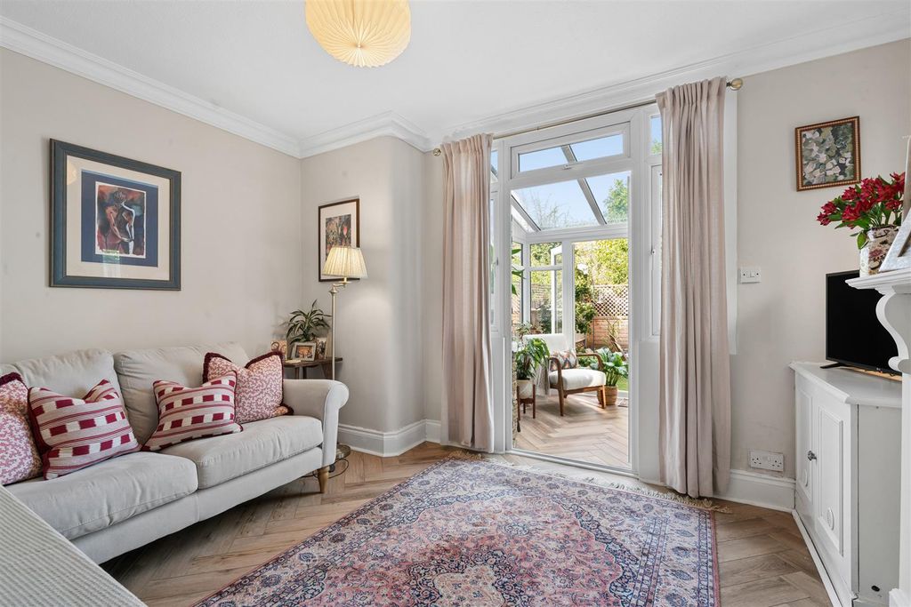 Property photo 3 of 11 34 Clarendon Road, London Reception 1B.Jpg
