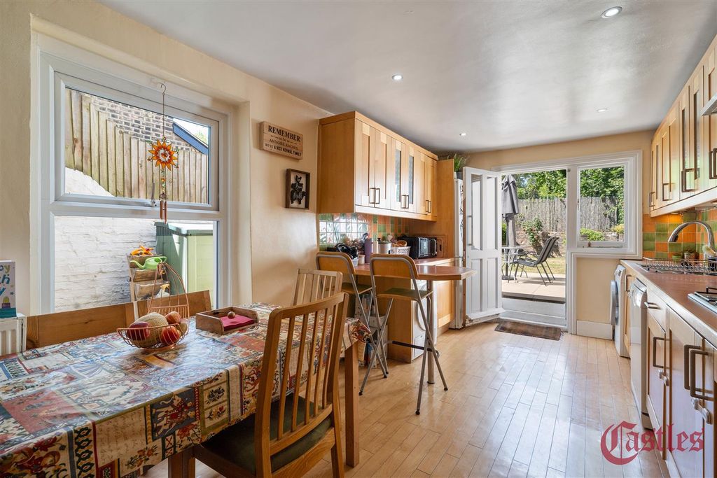 Property photo 2 of 16