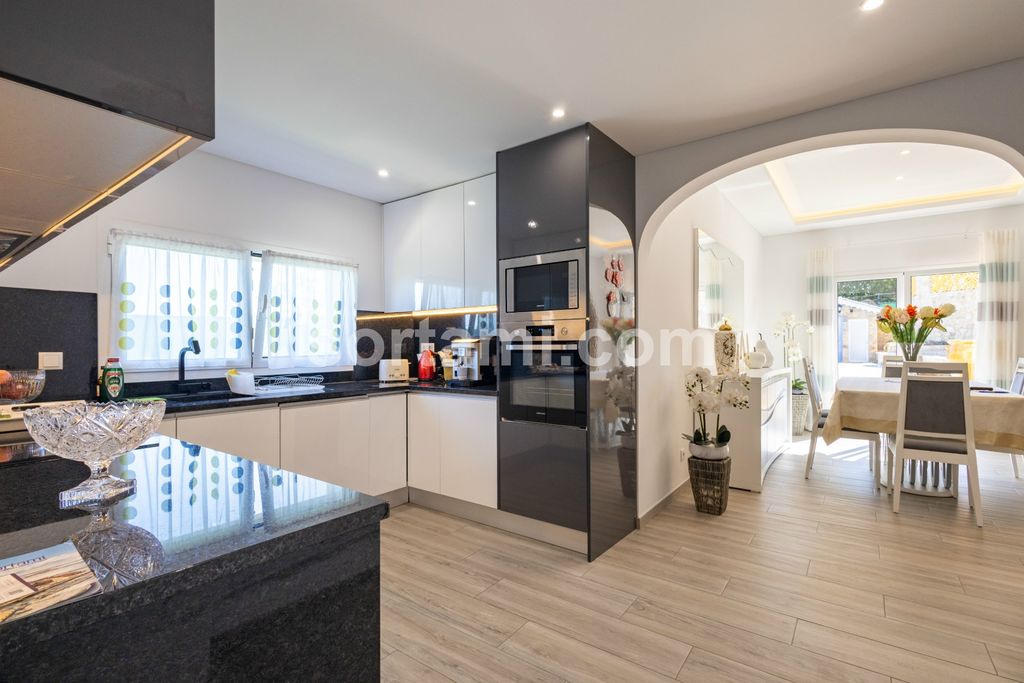 Property photo 3 of 44