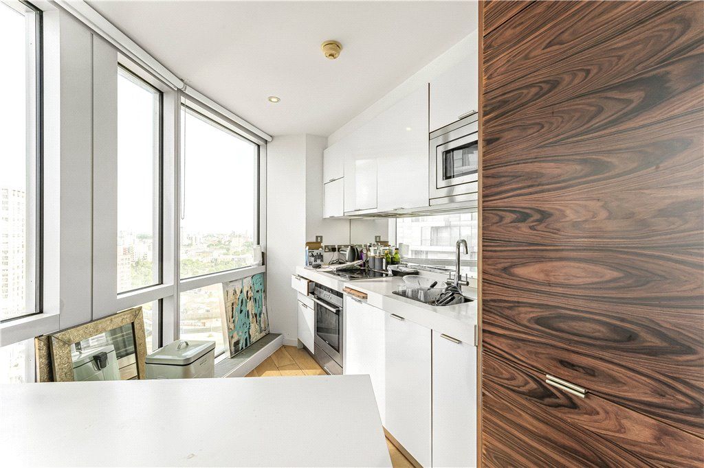Property photo 2 of 10 Kitchen