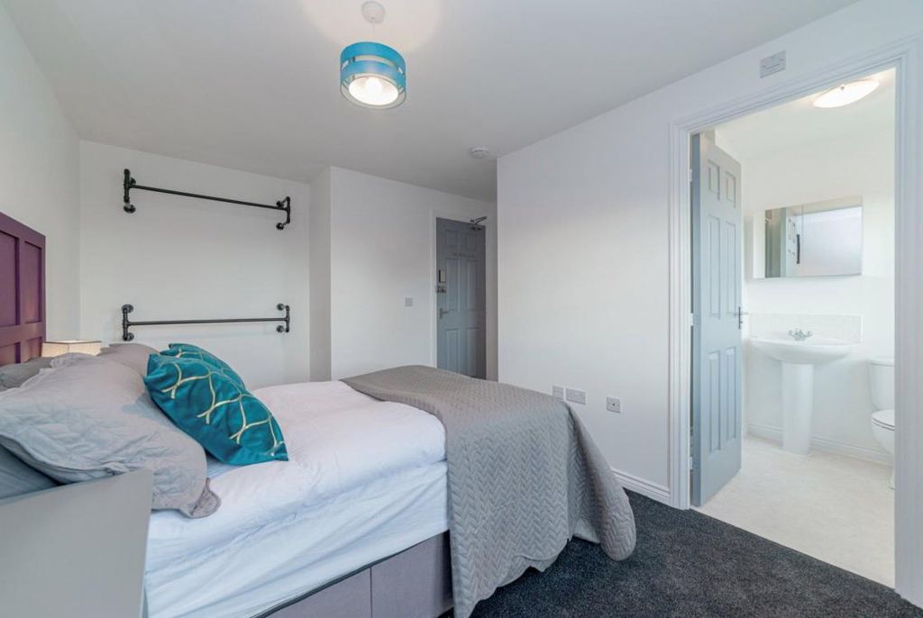 Property photo 3 of 3