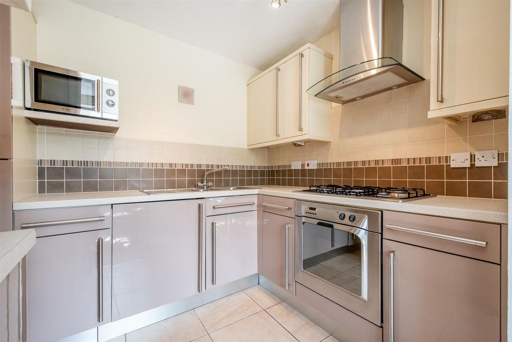 Property photo 3 of 17 Kitchen