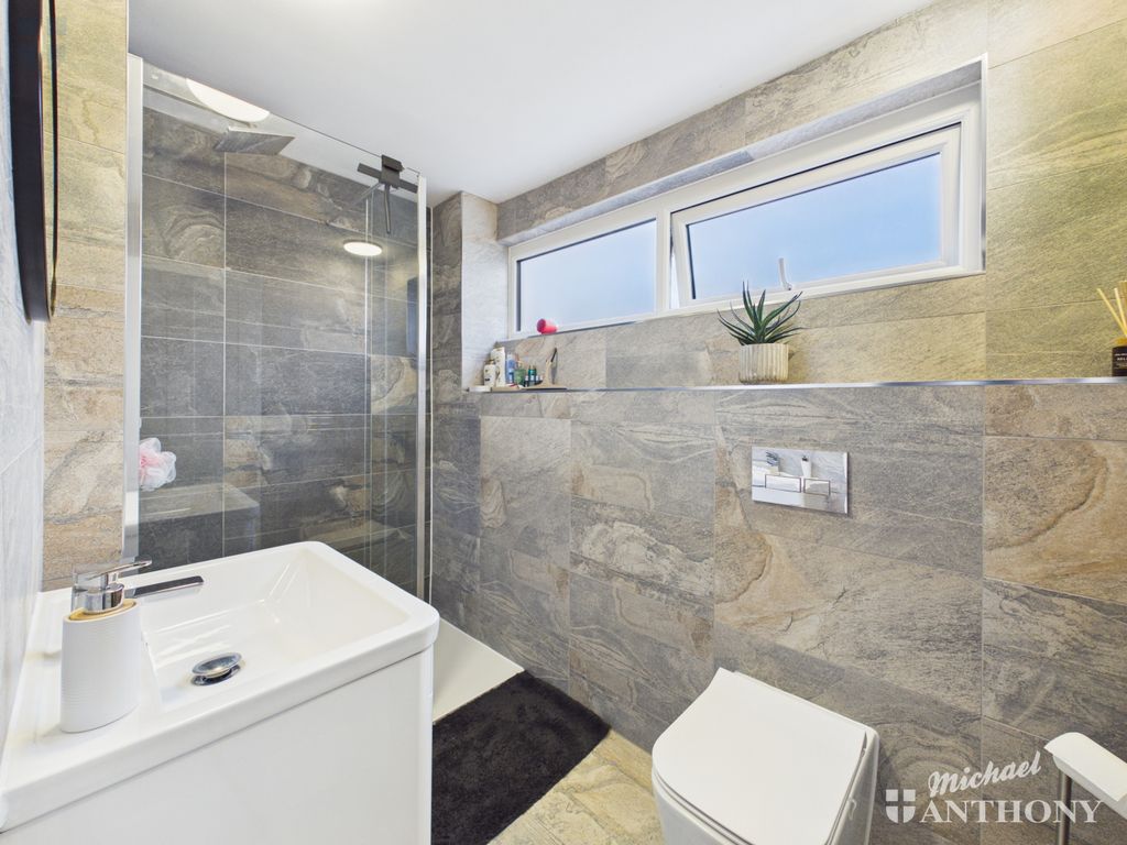 Property photo 3 of 17 Cam03852G0-Pr0653-Still005
