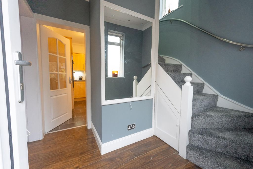 Property photo 3 of 33 Hallway